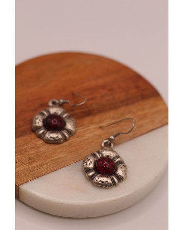 ΣΚΟΥΛΑΡΙΚΙΑ ΚΡΕΜΑΣΤΑ ΜΕ ΚΟΚΚΙΝΗ ΠΕΤΡΑ