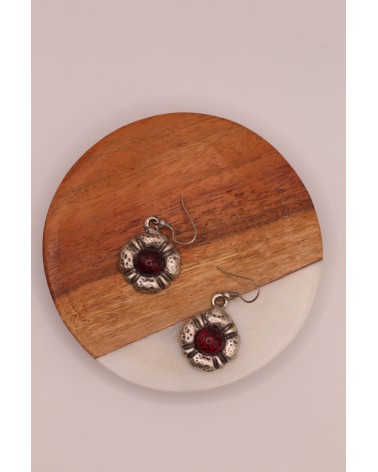 ΣΚΟΥΛΑΡΙΚΙΑ ΚΡΕΜΑΣΤΑ ΜΕ ΚΟΚΚΙΝΗ ΠΕΤΡΑ